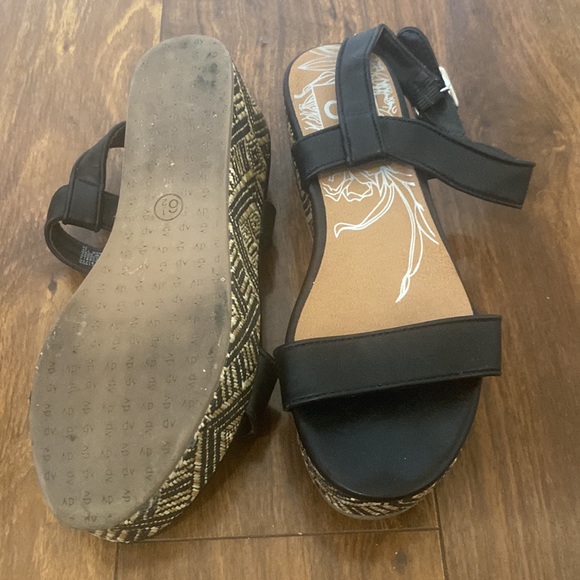 Platform sandals - Picture 2 of 3